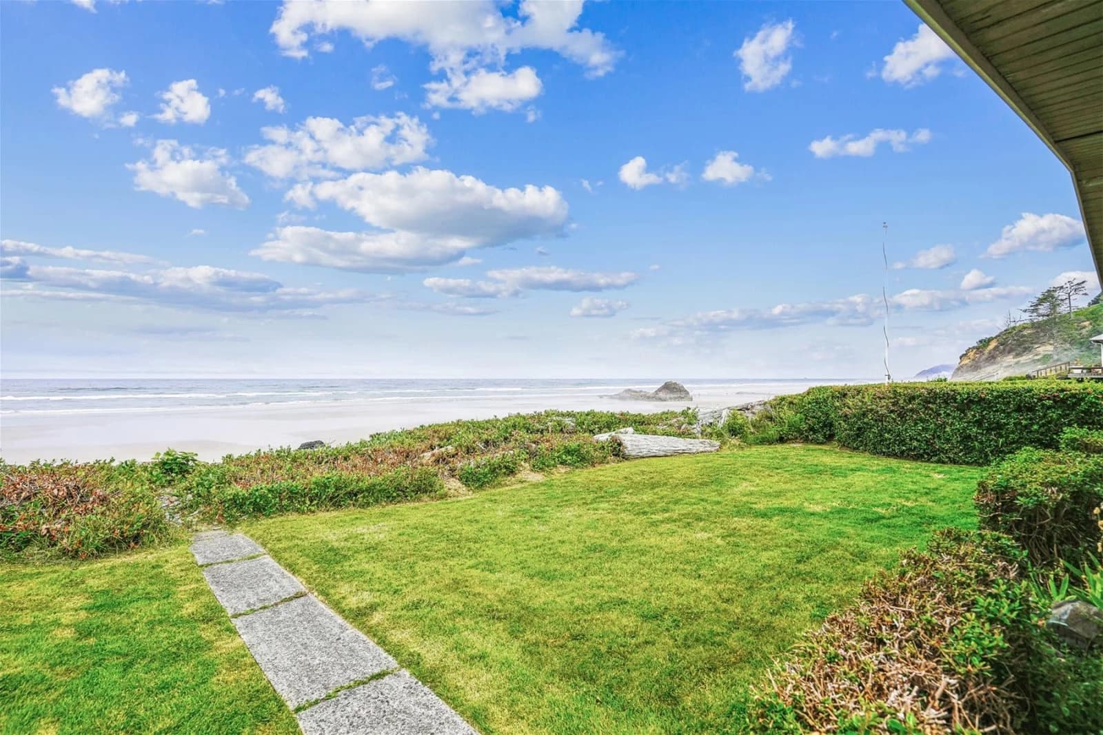 Cape Escape - New! Oceanfront, Private Beach Access — main photo