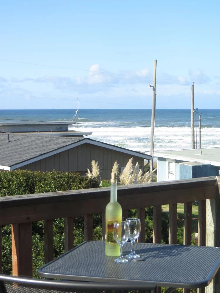 Captains Quarters with views of Heceta Beach — main photo