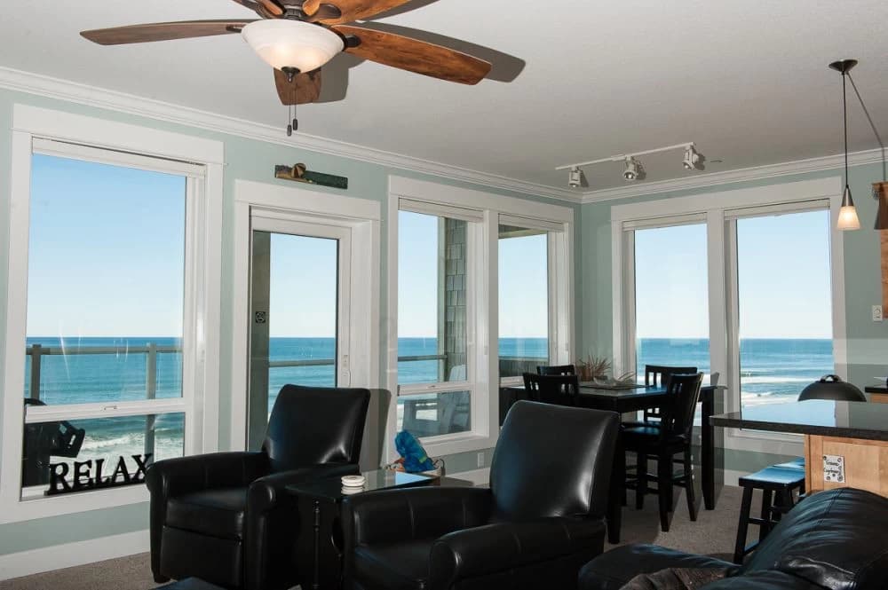 Oceanfront Condos w/ Hot Tubs - Pacific Winds vacation rental in Lincoln City — photo 3