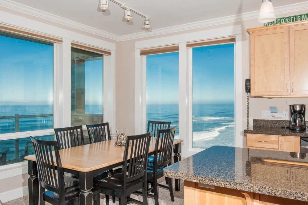 Oceanfront Condos w/ Hot Tubs - Pacific Winds vacation rental in Lincoln City — photo 2