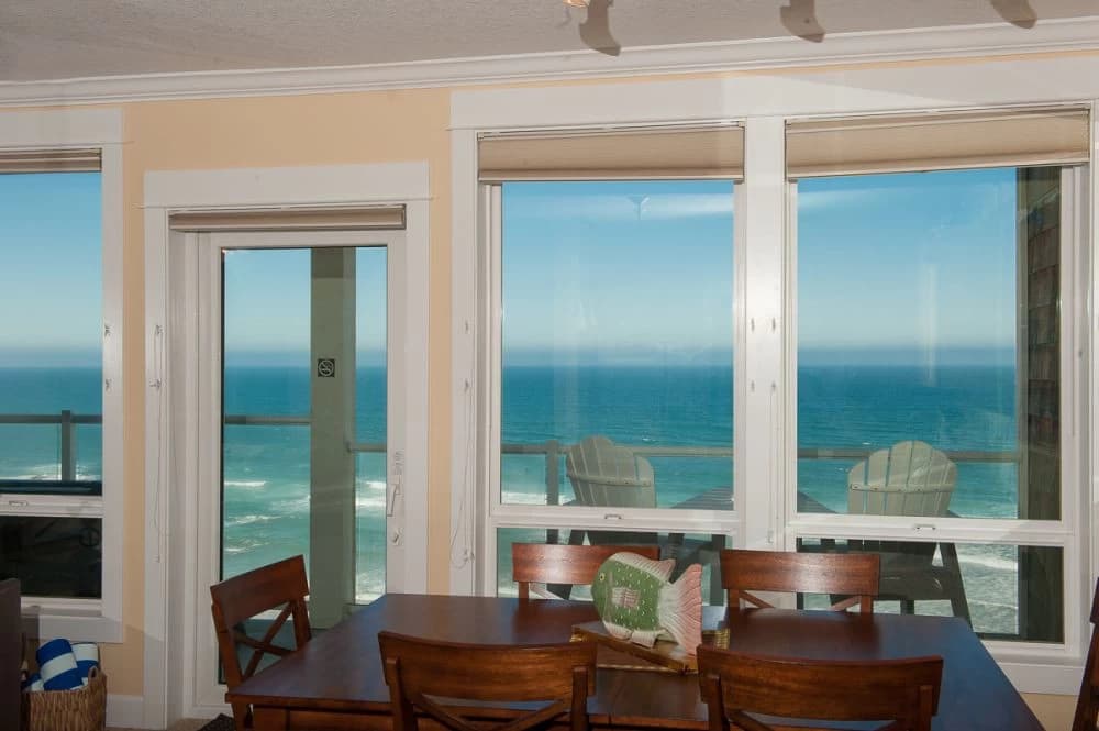 Oceanfront Condos w/ Hot Tubs - Pacific Winds vacation rental in Lincoln City — photo 5