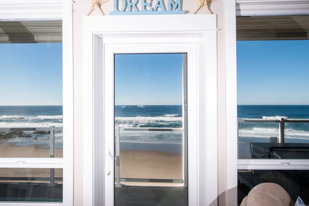 Beach Haven Oceanfront Condo w/ Private Hot Tub vacation rental in Lincoln City — photo 2