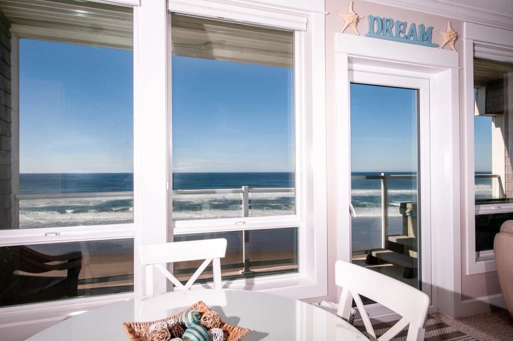 Beach Haven Oceanfront Condo w/ Private Hot Tub vacation rental in Lincoln City — photo 4
