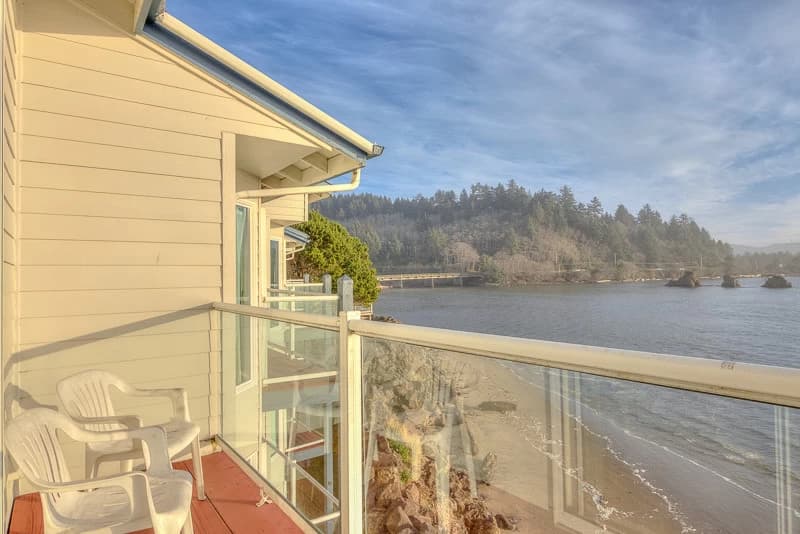 Dock of the Bay 305 vacation rental in Lincoln City — photo 2