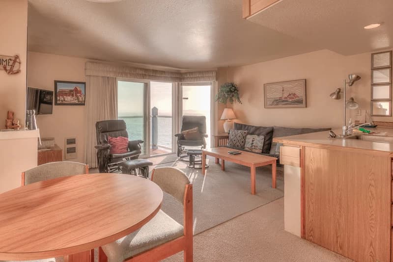 Dock of the Bay 305 vacation rental in Lincoln City — photo 5