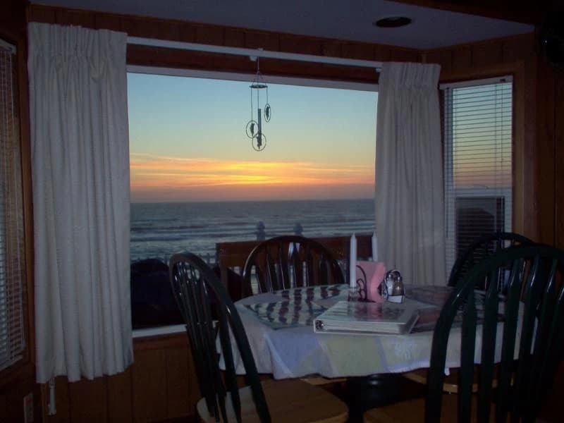 Coast House | Oceanfront | Hot Tub | Private Beach Access vacation rental in South Beach — photo 3