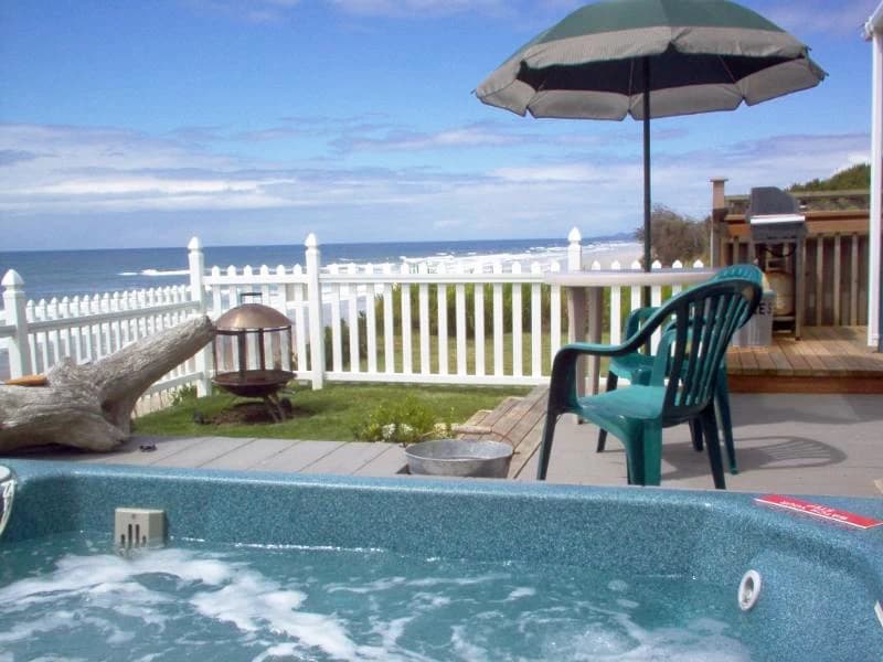 Teal hot tub and patio chairs on a deck facing ocean in South Beach