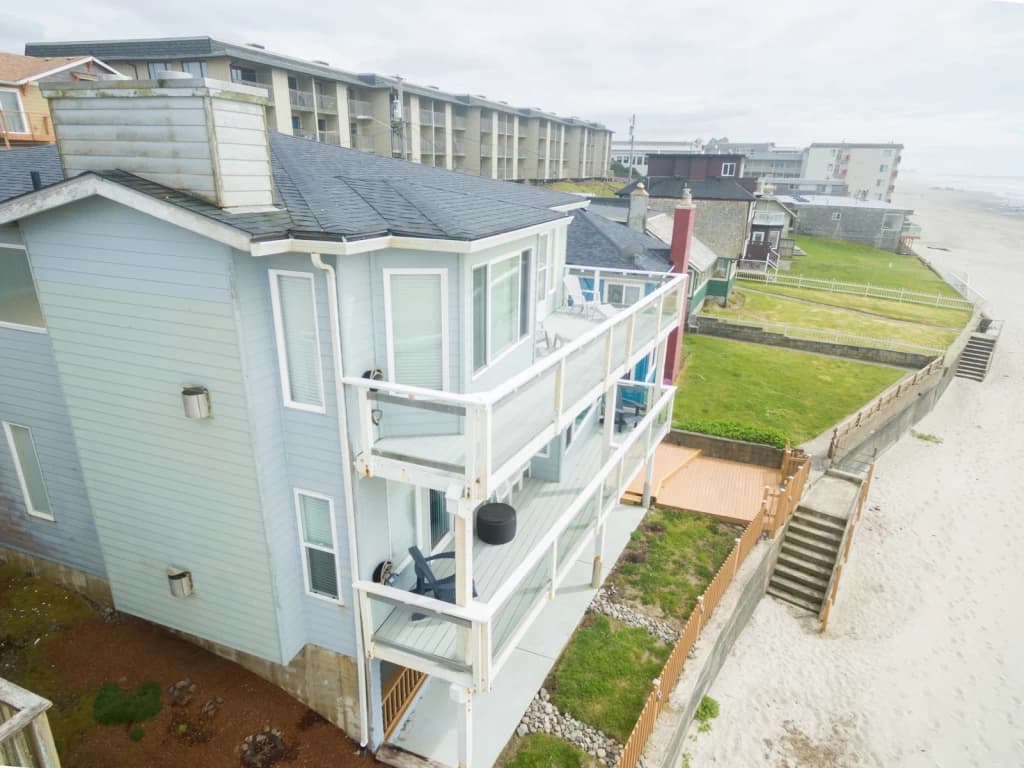 Inlet Beach House - Game Room, Direct Beach Access vacation rental in Lincoln City — photo 2