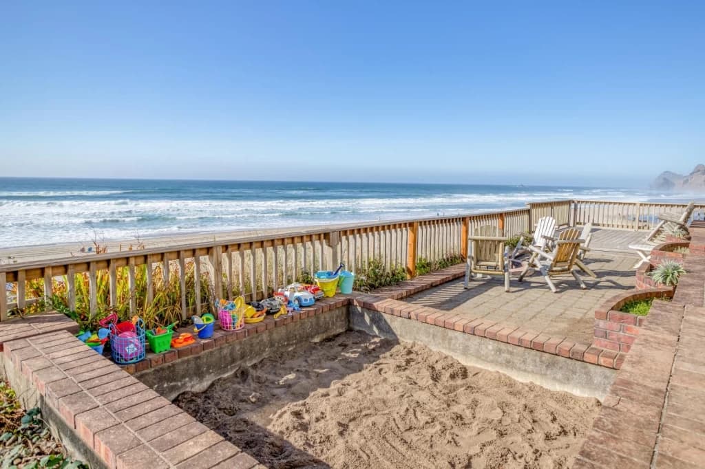 Sandecastle - Roads End, Hot Tub, Game Room vacation rental in Lincoln City — photo 3