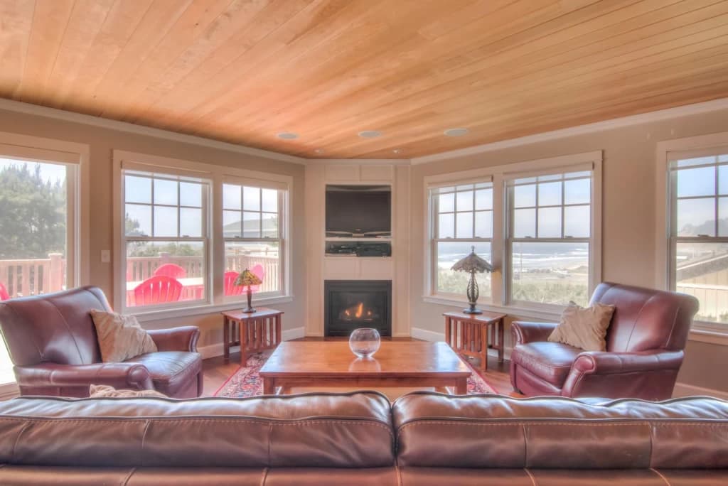 Pelican Reach - Roads End, Hot Tub, Game Room vacation rental in Lincoln City — photo 2