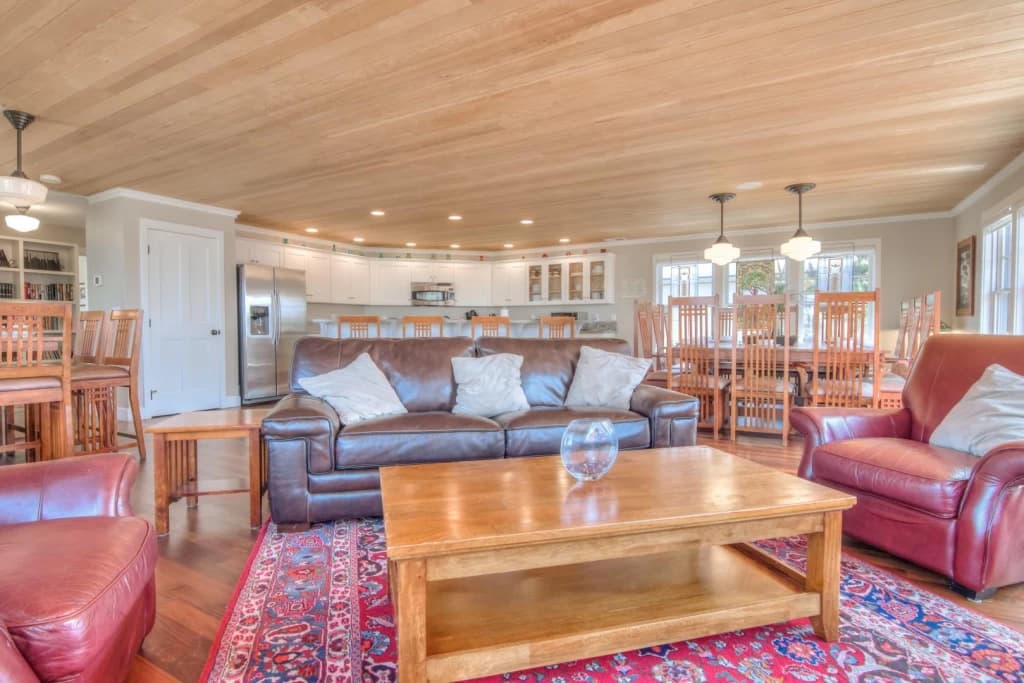 Pelican Reach - Roads End, Hot Tub, Game Room vacation rental in Lincoln City — photo 3