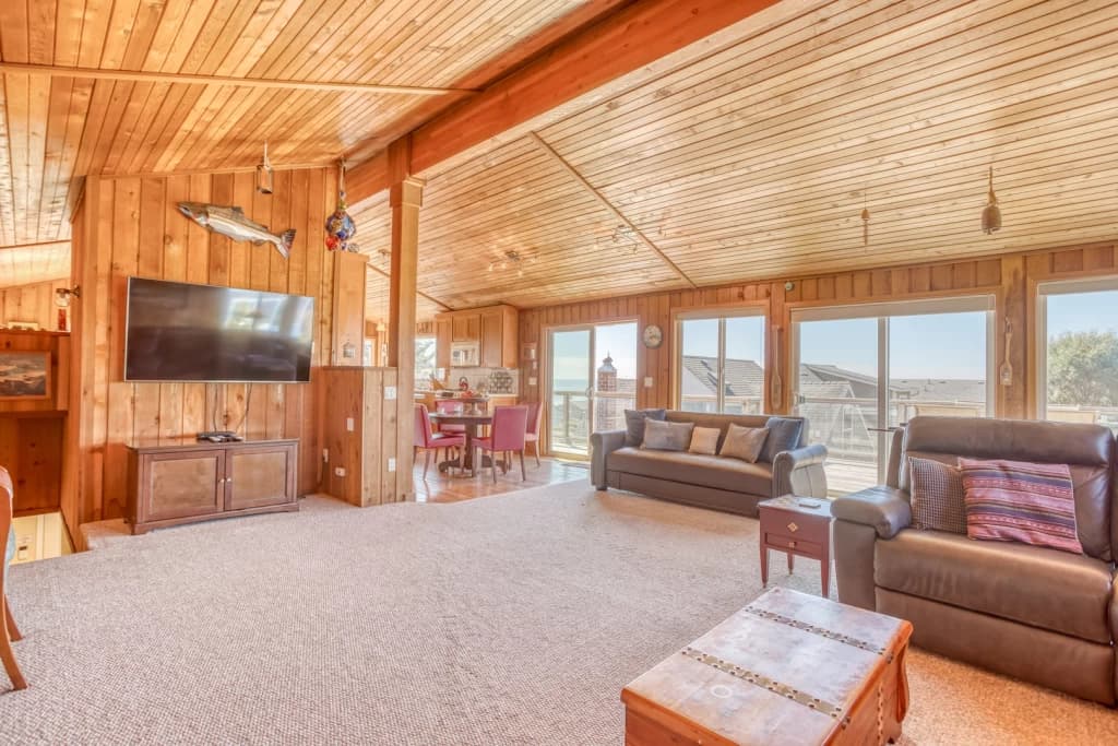 Roads End Roost - Hot Tub, Fenced Yard vacation rental in Lincoln City — photo 4
