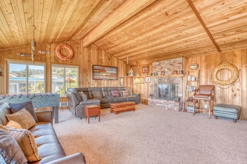 Roads End Roost - Hot Tub, Fenced Yard vacation rental in Lincoln City — photo 3
