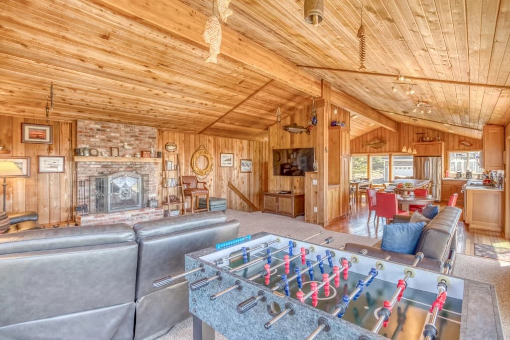 Roads End Roost - Hot Tub, Fenced Yard vacation rental in Lincoln City — photo 5
