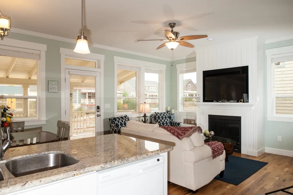 A Bit of R'n R- Hot Tub, Fire Pit, Olivia Beach vacation rental in Lincoln City — photo 2