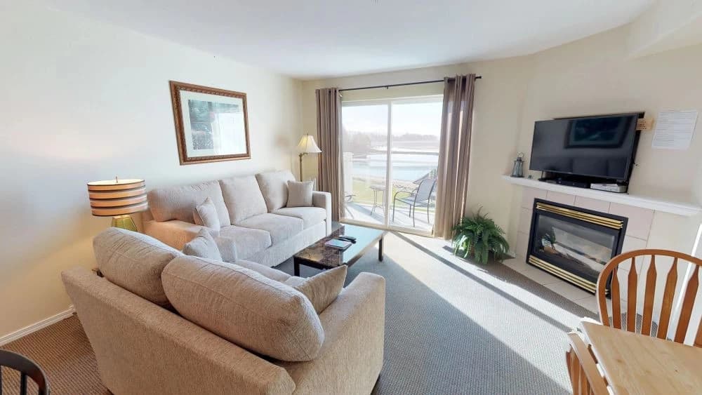 Waters Edge 402 vacation rental in Lincoln City — photo 2