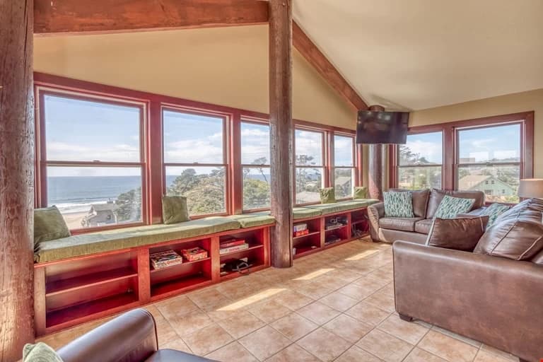 A Beach Treehouse vacation rental in Lincoln City — photo 2