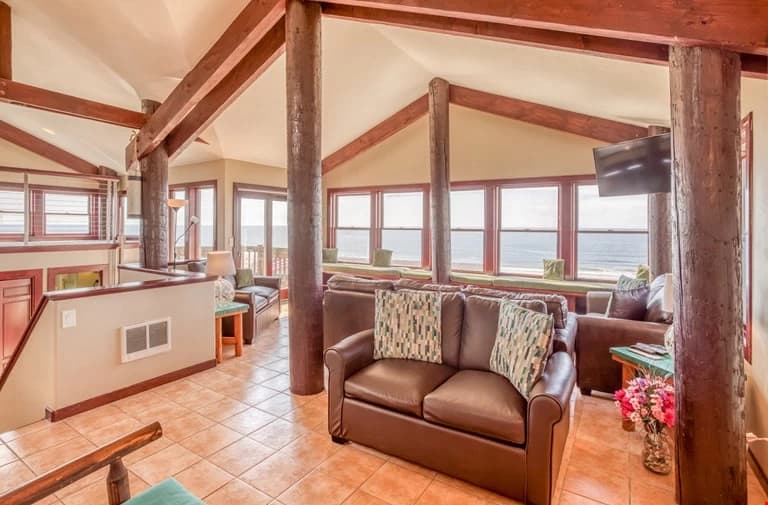 A Beach Treehouse vacation rental in Lincoln City — photo 3
