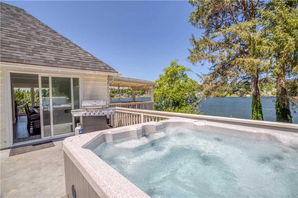 Laurel Haven - Devils Lake, Hot Tub, Game Room, Kayaks vacation rental in Otis — photo 3
