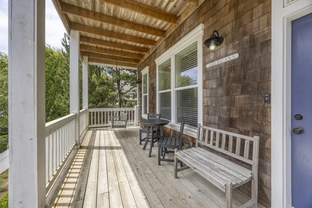 Americana + Suite | Bella Beach | Bikes | King Beds | Pet-Friendly | Hot Tub vacation rental in Lincoln Beach — photo 3