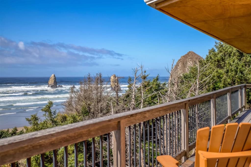 Paradise View - Hot Tub with a View vacation rental in Cannon Beach — photo 2