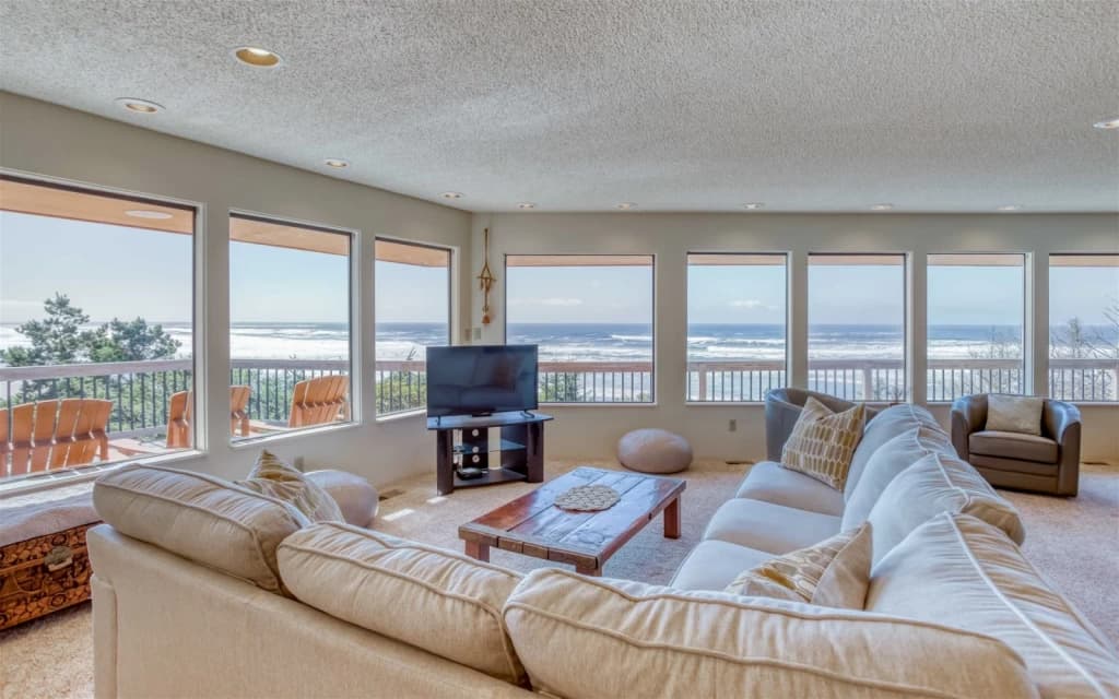 Paradise View - Hot Tub with a View vacation rental in Cannon Beach — photo 3