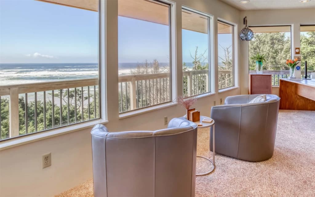 Paradise View - Hot Tub with a View vacation rental in Cannon Beach — photo 5