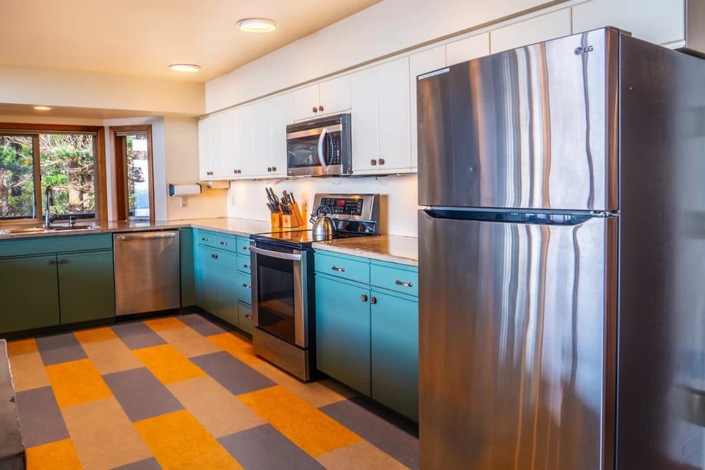Second Story - Newport, Hot Tub, Outdoor Shower vacation rental in Newport — photo 4