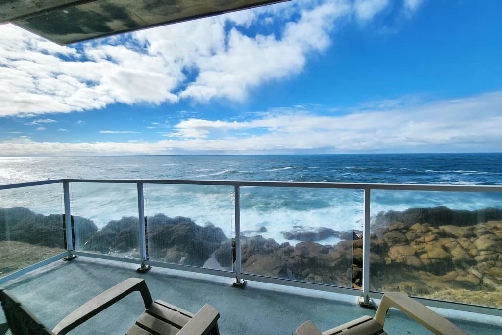 Reflections By The Sea - Ocean Front, Pool, Fitness Center vacation rental in Depoe Bay — photo 2