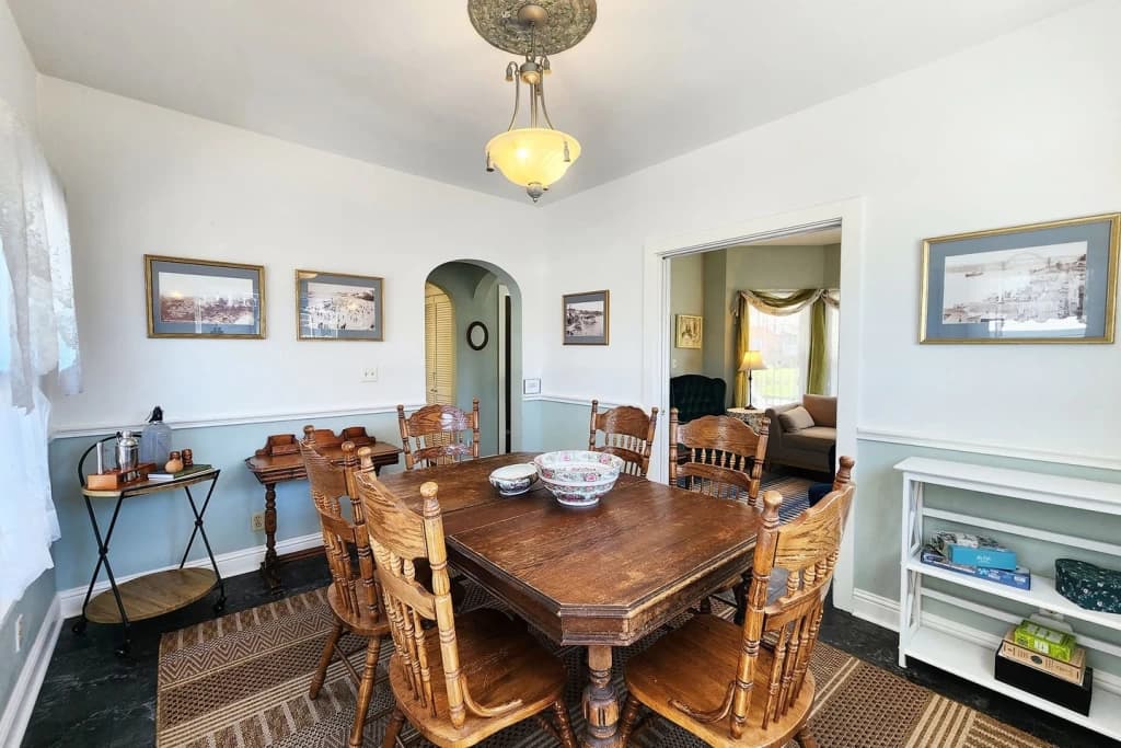 Endeavour House | 2 Bedroom | Sleeps 4 | Walk to Beach vacation rental in Newport — photo 4