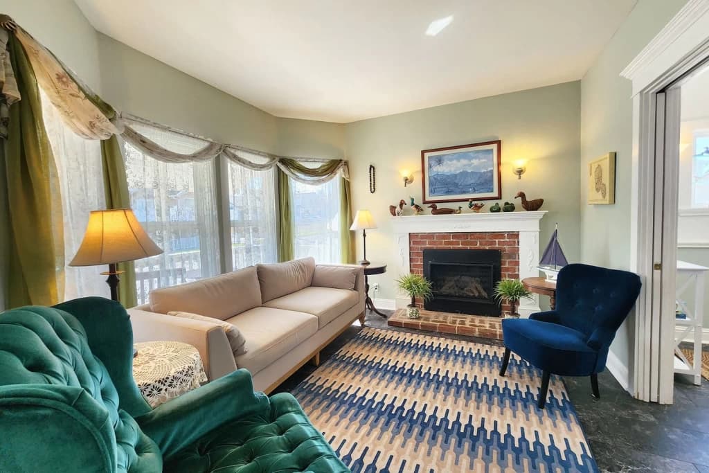 Endeavour House | 2 Bedroom | Sleeps 4 | Walk to Beach vacation rental in Newport — photo 5