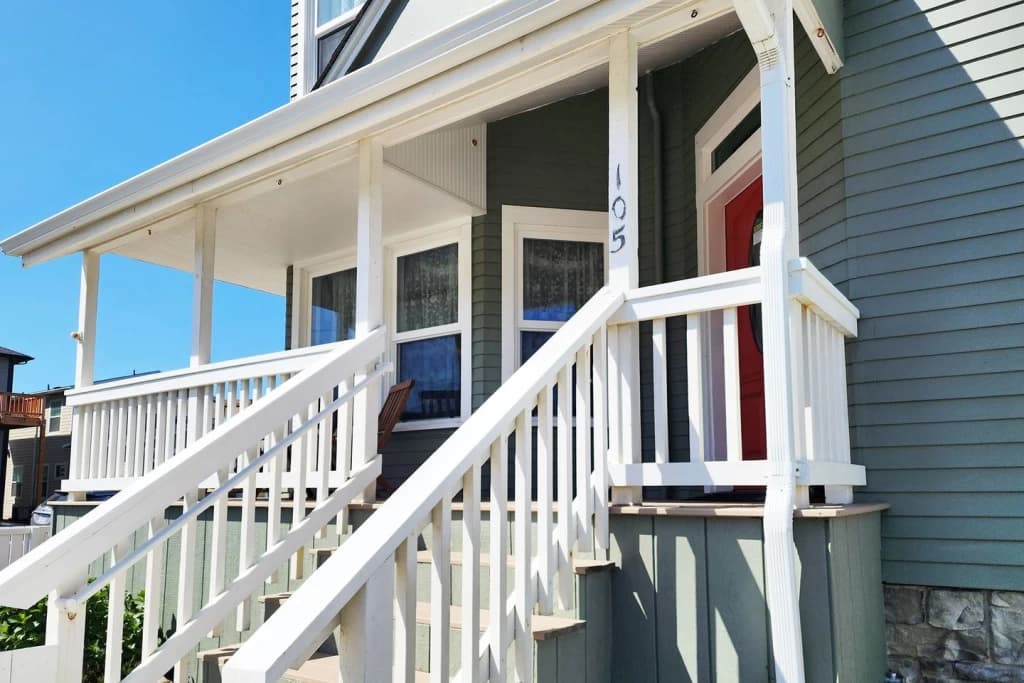 Endeavour House | 2 Bedroom | Sleeps 4 | Walk to Beach vacation rental in Newport — photo 2