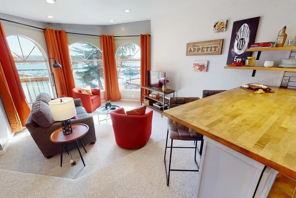 Smuggler's Cove #5 vacation rental in Newport — photo 2